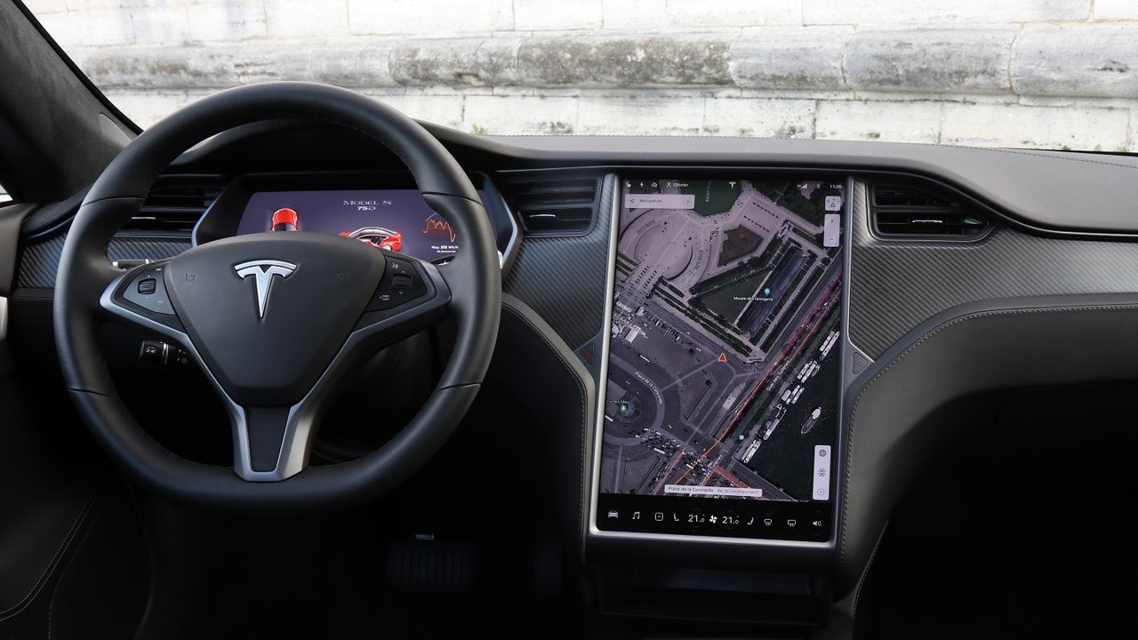 Tesla 362 binden fazla aracı geri çağırdı