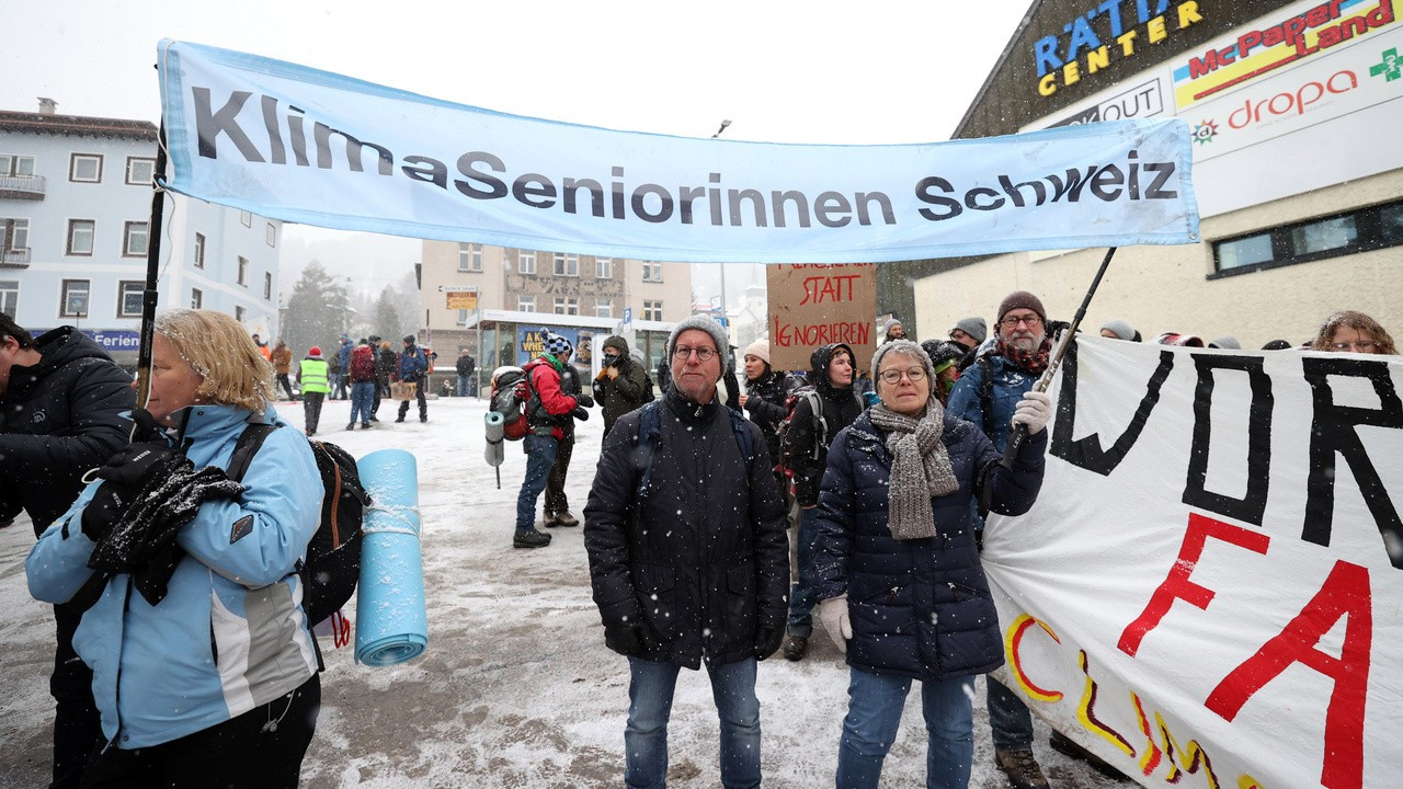İklim aktivistleri Davos'ta WEF'i ve iklim değişikliğini protesto etti