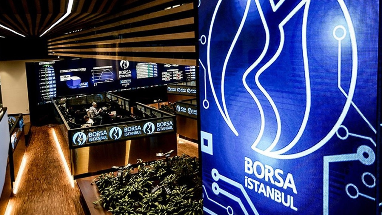 İstanbul'da BIST 100 endeksi, günün ilk yarısında yüzde 0,39 değer kaybetti