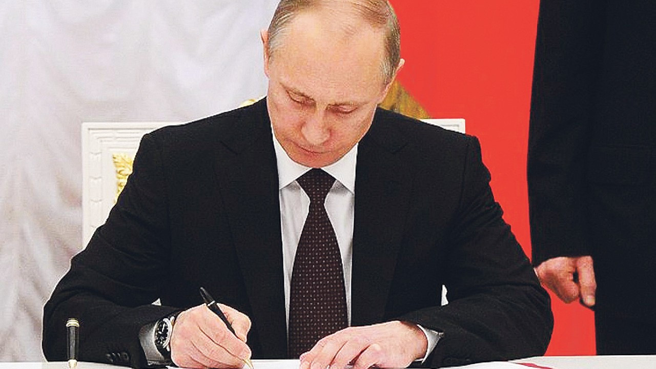 Putin, Rusya'daki devlet başkanı seçiminde aday olacağını ilan etti