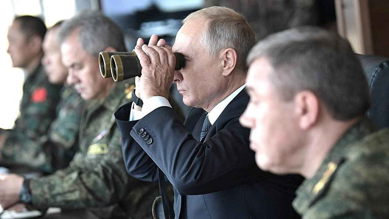 Putin, Rus ordusundaki asker sayısını artırdı