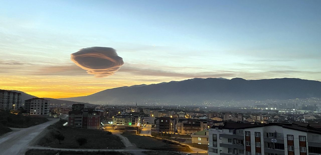 Görenler 'UFO bulut' dedi: Bursa'daki bulut neye işaret ediyor? Canlı yayında açıklandı - Sayfa 4