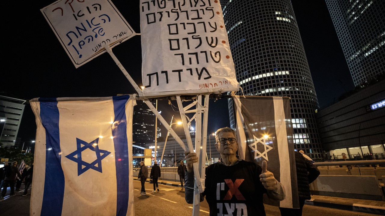 İsrail'de Netanyahu hükümetine karşı kitlesel protesto