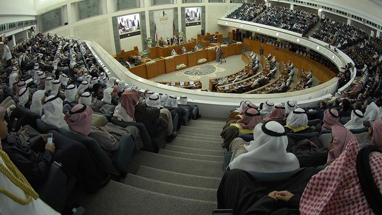 Kuveyt'te parlamento ile kriz yaşayan hükümet istifa etti