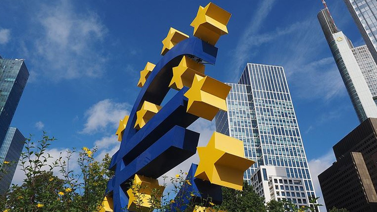 Euro Bölgesi'nde sürpriz: İlk kez büyümeye işaret