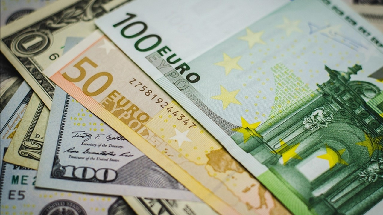 Komşuda dolar ve euro zirveye fırladı!