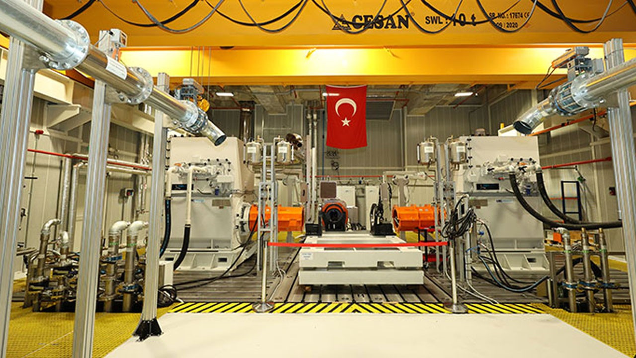 Türkiye'nin 400 beygir gücündeki ilk yerli askeri motorları  teslim ediliyor