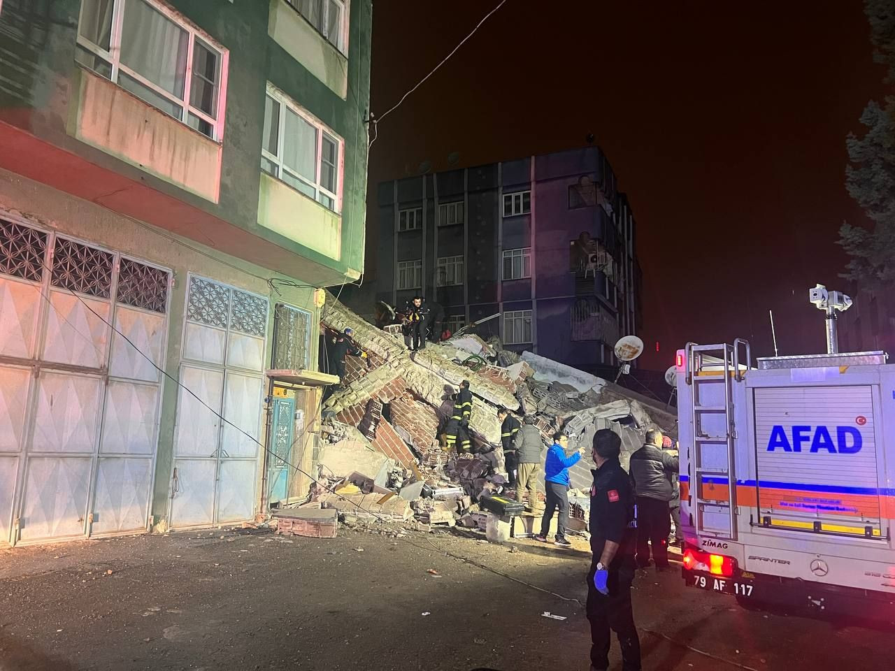 Kahramanmaraş'ta deprem faciası! 7,4 büyüklüğünde deprem 10 ili vurdu: Şehirlerde son durum nasıl? - Sayfa 1