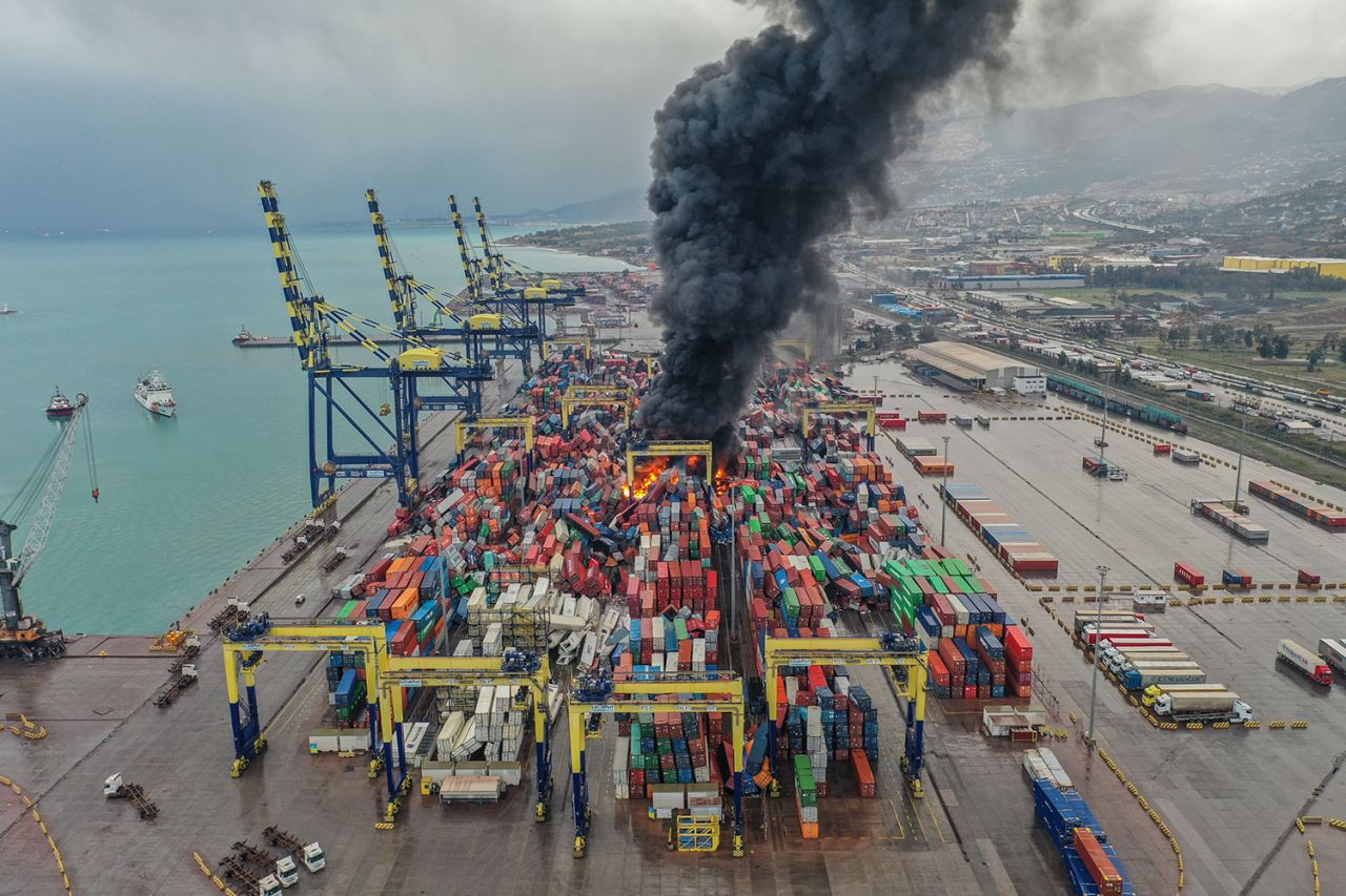 Son dakika... Depremin ardından İskenderun Limanı'nda yangın çıktı - Sayfa 2