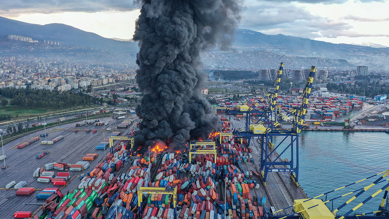 Depremin ardından büyük yangın çıkmıştı: İskenderun Limanı'ndan kötü haber
