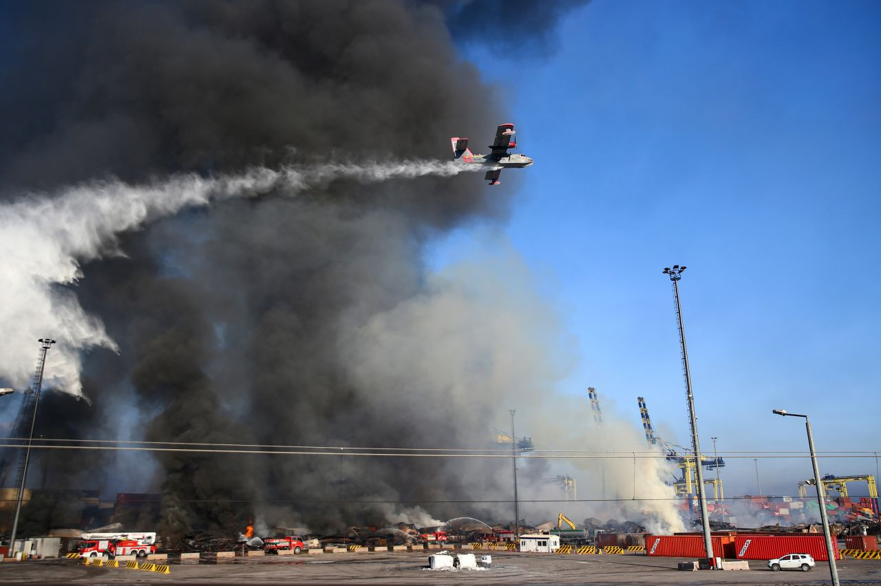 İskenderun Limanı'ndaki yangında son durum: Müdahale sürüyor - Sayfa 1