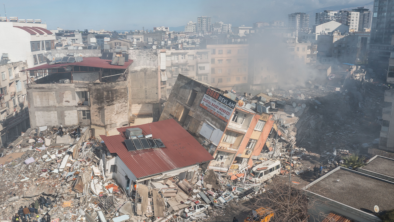 Kahramanmaraş'ta depremden öncesi ve depremden sonrası... Büyük yıkım gözler önüne serildi - Sayfa 1