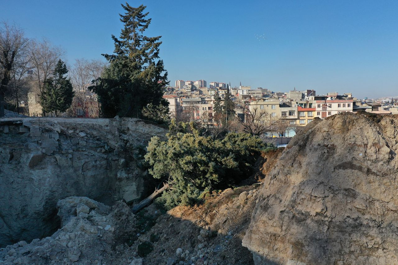 Depremin ardından Gaziantep Şahinbey'de dev çukur - Sayfa 3