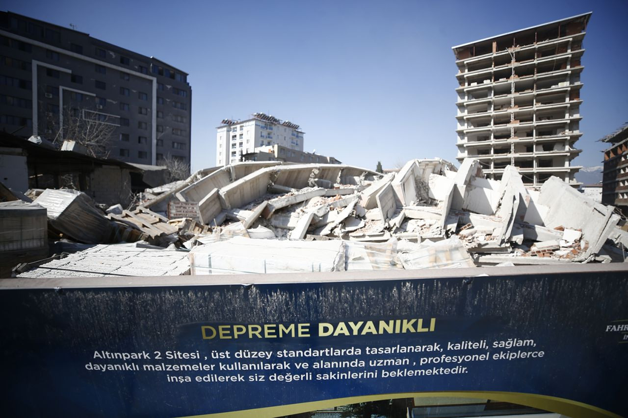 Depremin ardından Hatay'dan çarpıcı kare - Sayfa 1
