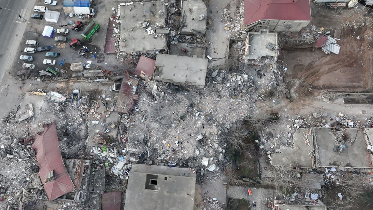 Depremde yıkılan evlerin kredisi nasıl ödenecek?