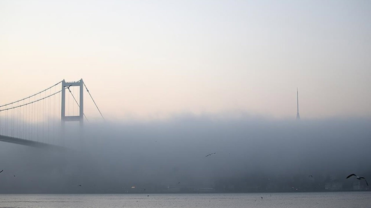 İstanbul Boğazı'nda hafif sis etkili oluyor