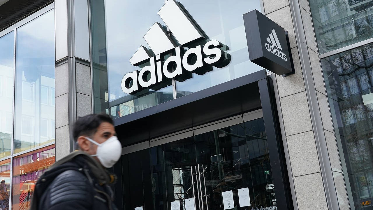 Adidas’ın hisseleri bir günde yüzde 2.2 çakıldı! Kayıp 2 milyar dolar