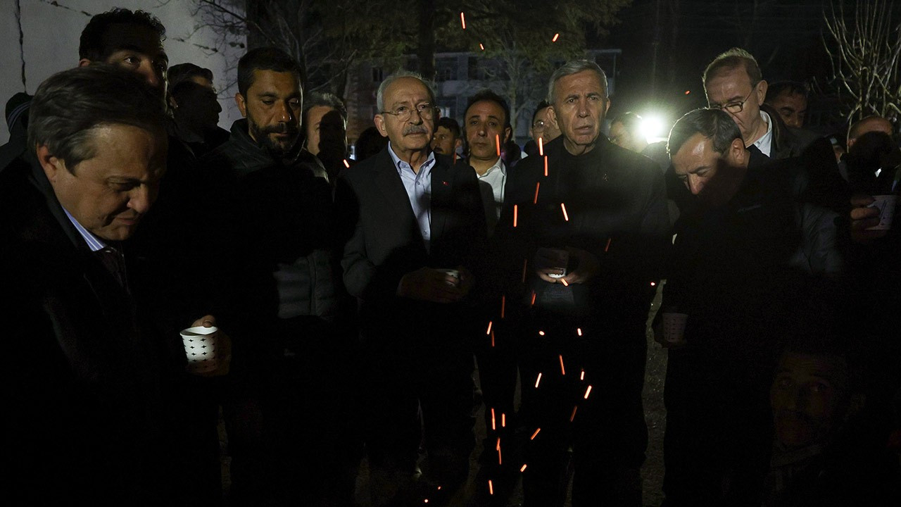 Kemal Kılıçdaroğlu ve Mansur Yavaş geceyi çadırkentte geçirdi