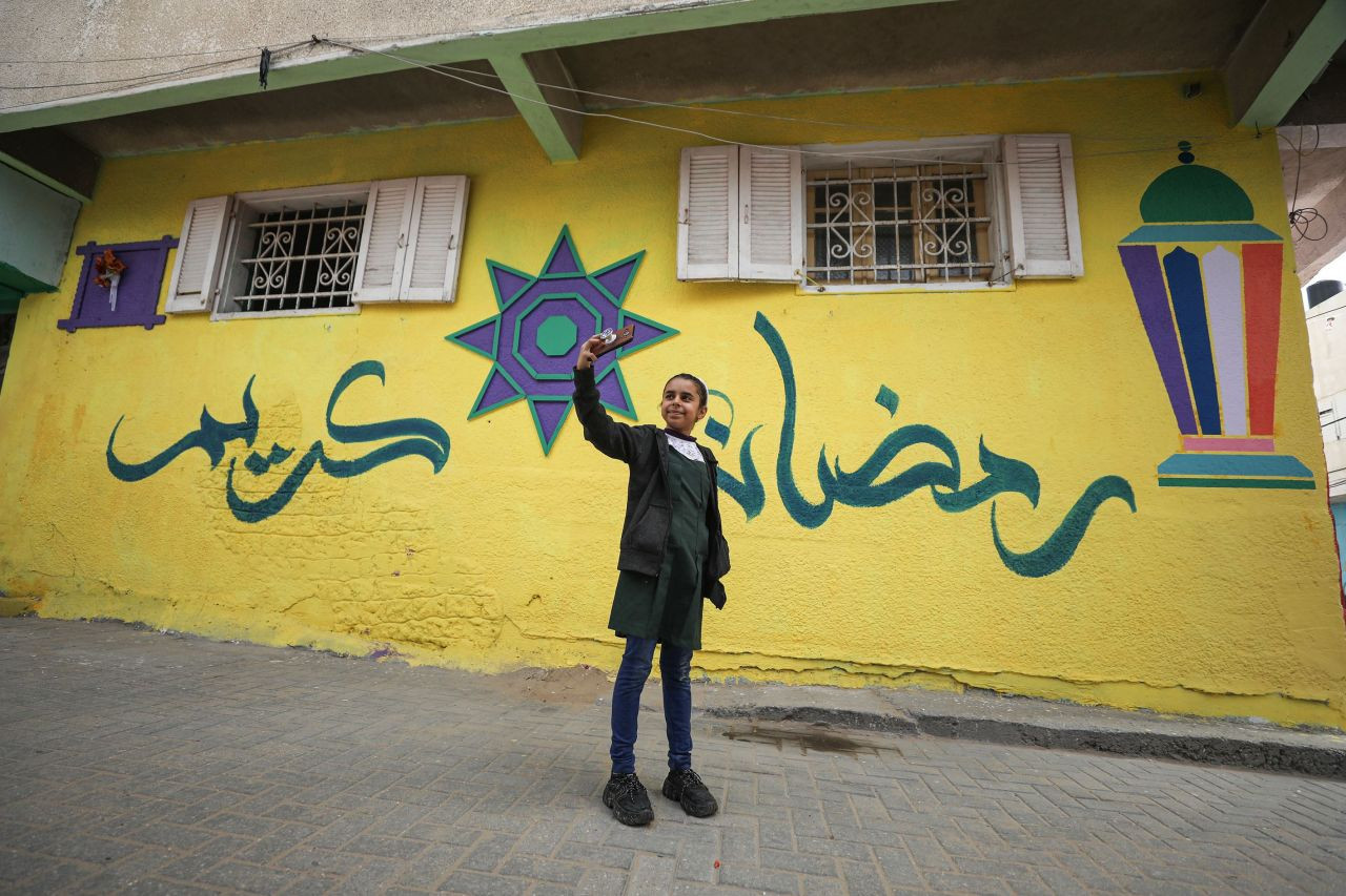 Filistinli sanatçılar duvarları rengarenk resimlerle donattı - Sayfa 3