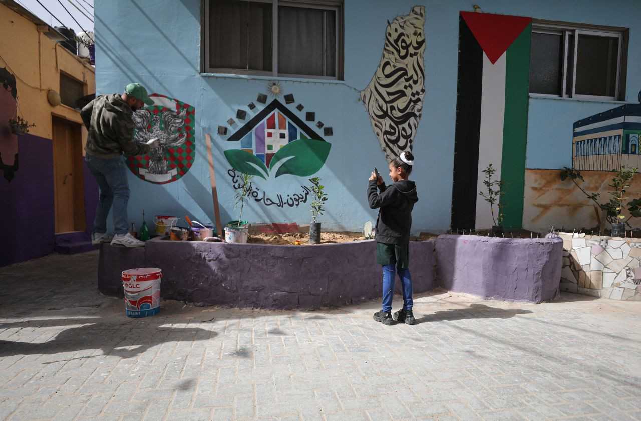 Filistinli sanatçılar duvarları rengarenk resimlerle donattı - Sayfa 4