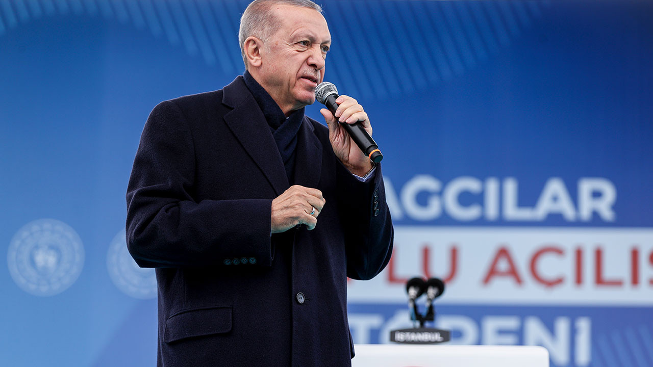 Erdoğan: 40 gün içerisinde birileri seccadenin üzerine ayakkabılarıyla basabilir