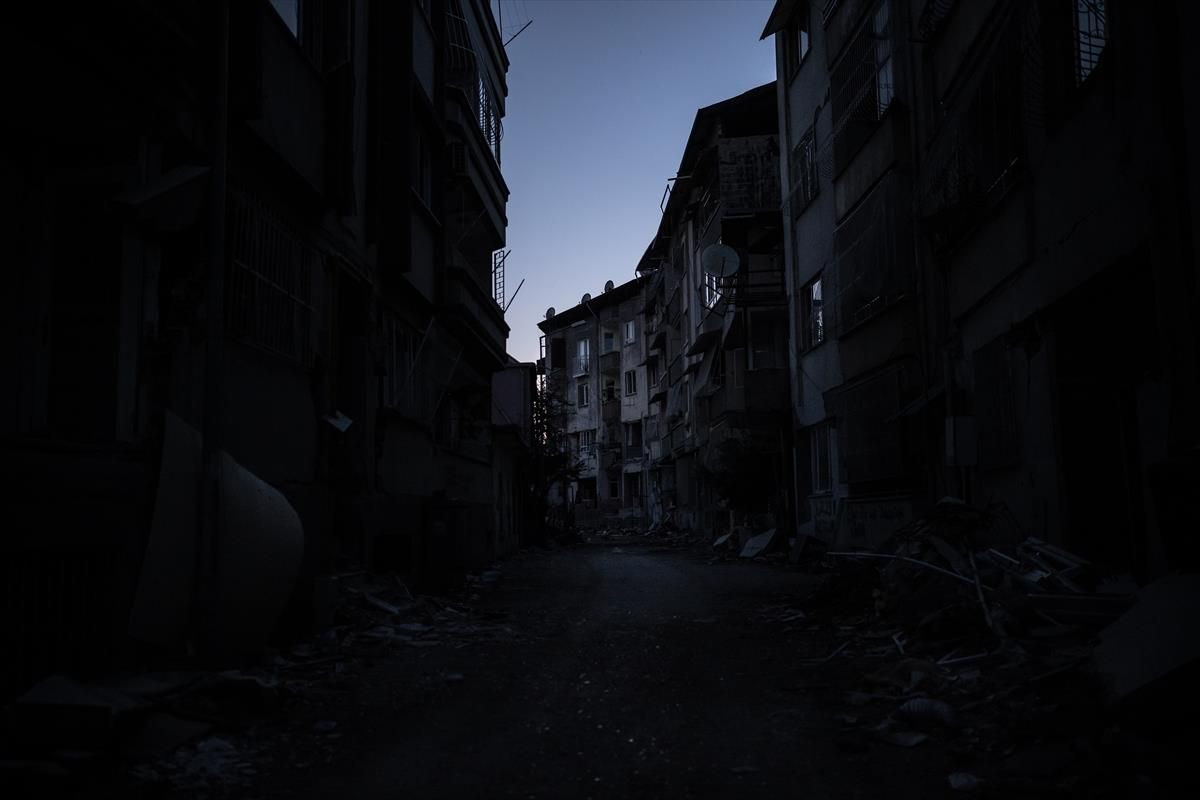 Depremden etkilenen Antakya'daki evlerde gece tek bir ışık yanmıyor - Sayfa 2