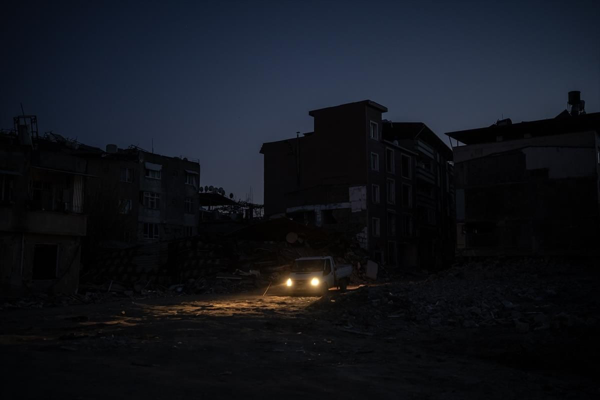 Depremden etkilenen Antakya'daki evlerde gece tek bir ışık yanmıyor - Sayfa 3