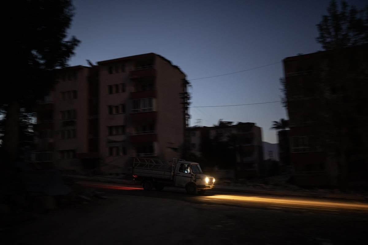 Depremden etkilenen Antakya'daki evlerde gece tek bir ışık yanmıyor - Sayfa 4