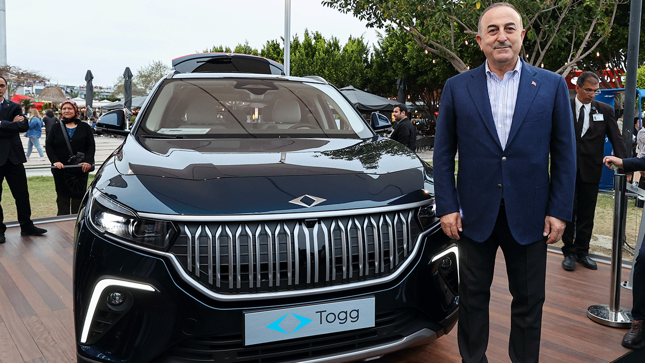 Dışişleri Bakanı Çavuşoğlu, Togg Sergi Alanı'nı ziyaret etti