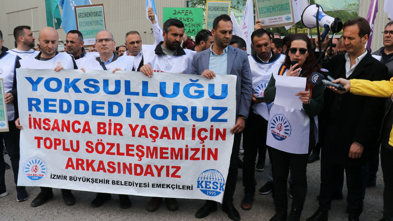 İzmir Büyükşehir Belediyesi çalışanları oturma eylemi yaptı