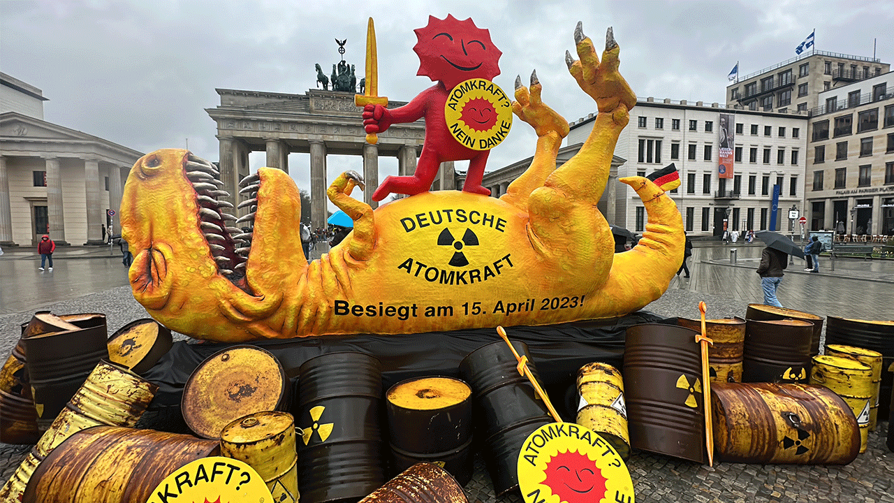 Berlin’de nükleer enerji destekçileri ve karşıtları gösteri yaptı