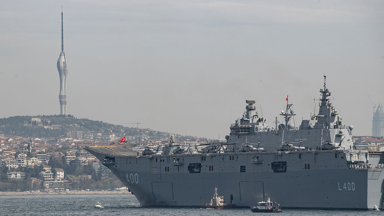 TCG Anadolu İstanbul Boğazı'ndan geçti