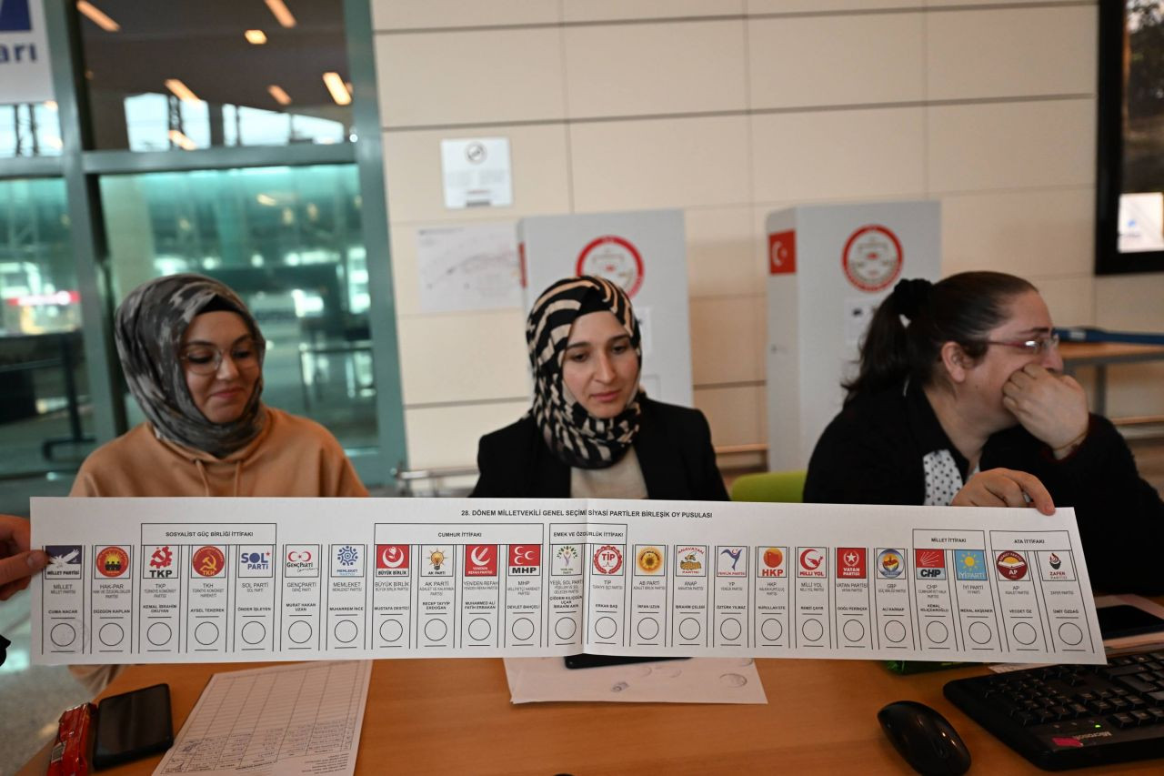 Sınır kapılarında ve İstanbul Havalimanı’nda oy verme işlemleri başladı - Sayfa 1