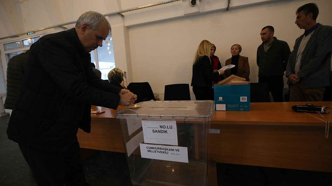 Yurt dışı ve gümrüklerde oy sayısı açıklandı