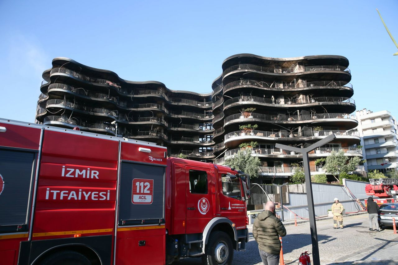 İzmir'de Folkart Sitesi'nde korkunç yangın: 7 kişi yaralandı - Sayfa 1