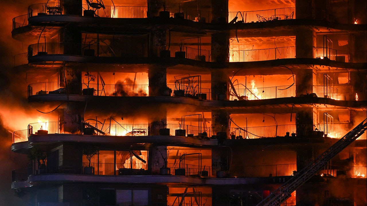 İzmir'de korkutan yangın! Savcılık soruşturma başlattı