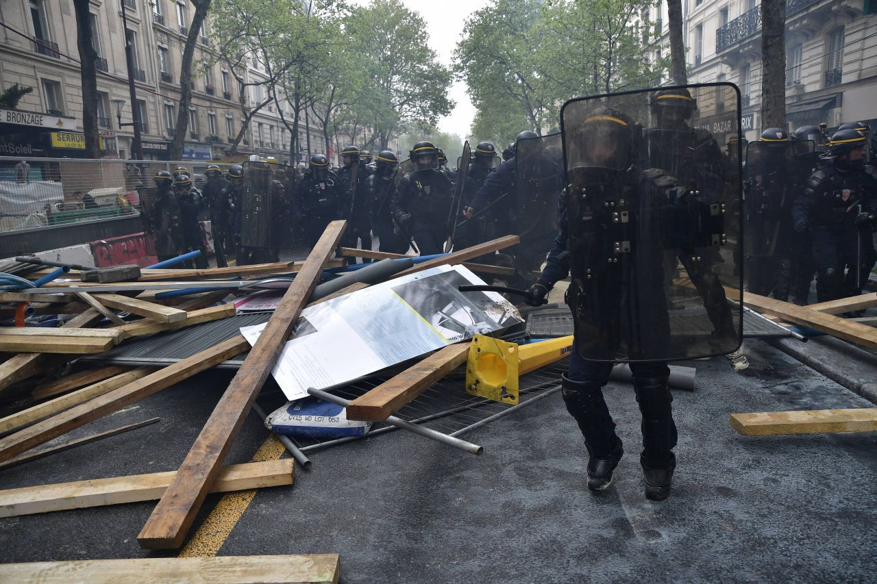 Fransa'da olaylı 1 Mayıs: 200 kişi gözaltına alındı - Sayfa 3
