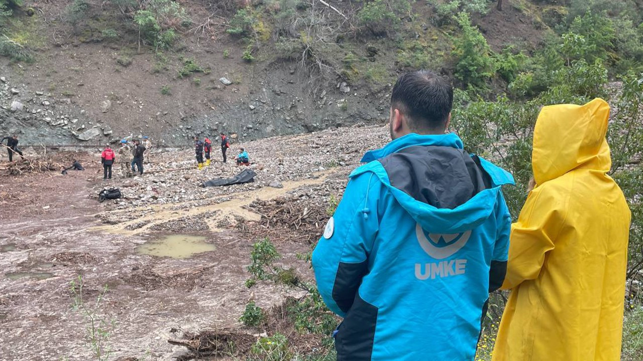 Amasya'da sele kapılan 2 kişiden biri ölü bulundu