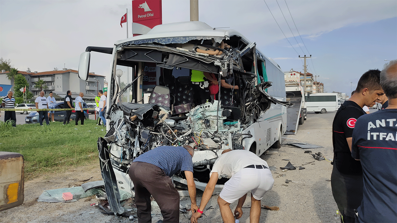 Antalya'da feci kaza: 5 turist yaralandı