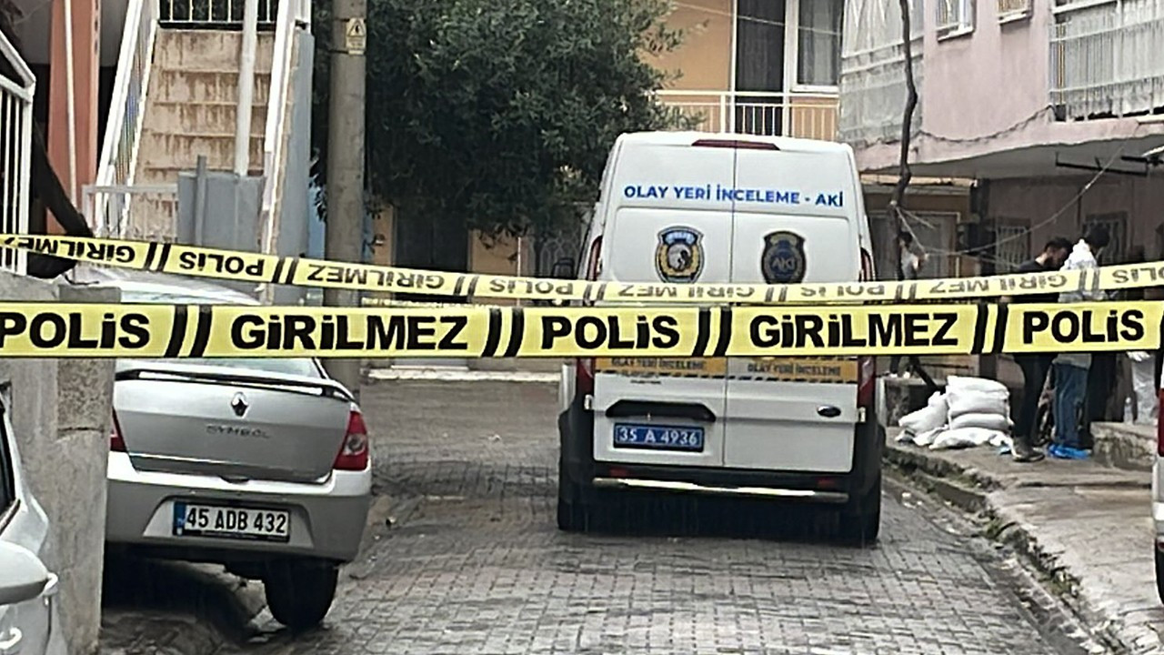 İzmir'de bir evde 3 kişinin cesedi bulundu