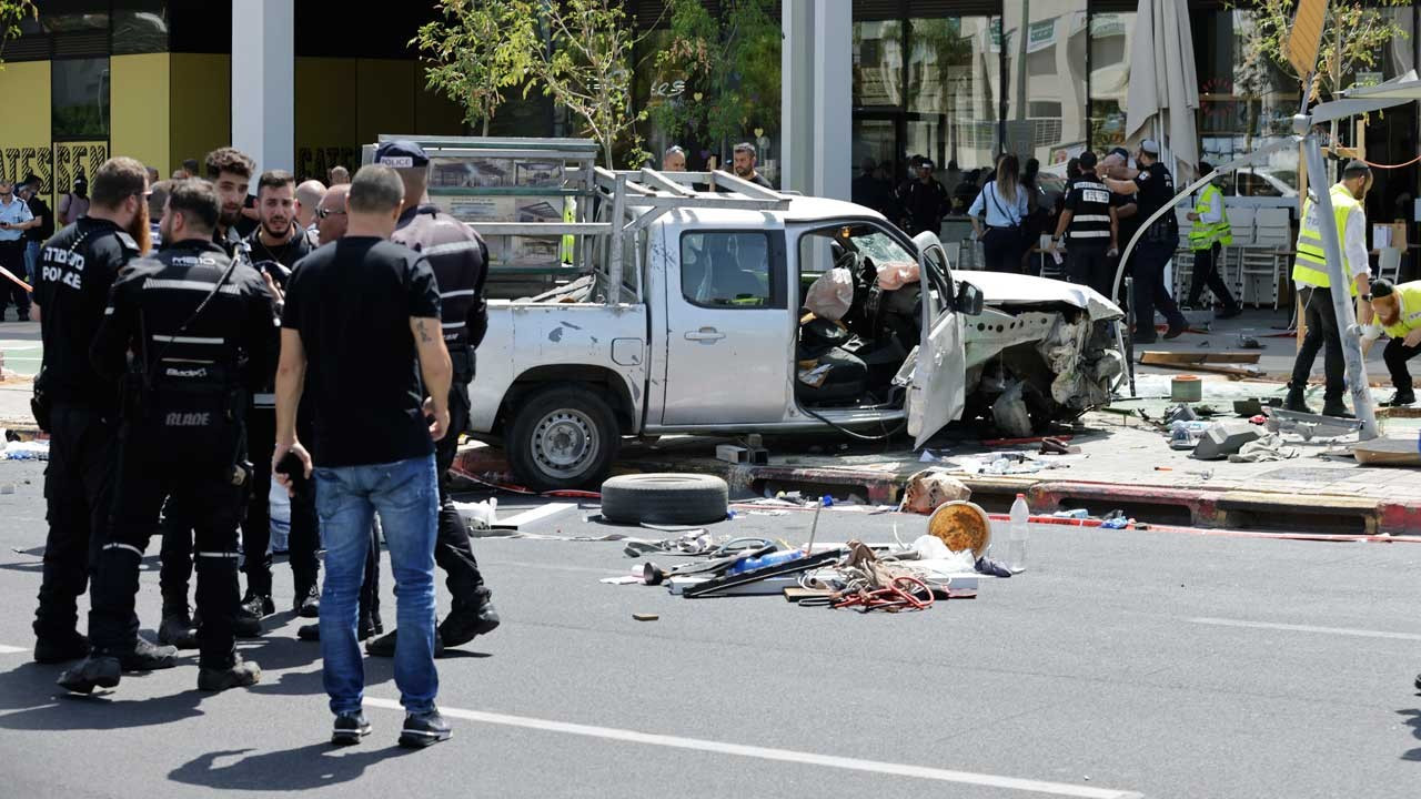 İsrail'de sivillere yönelik saldırı: Araçla aralarına daldı, 7 kişi yaralandı