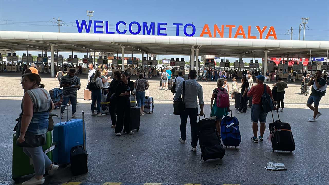Antalya'da bayram sonrası yabancı turist yoğunluğu