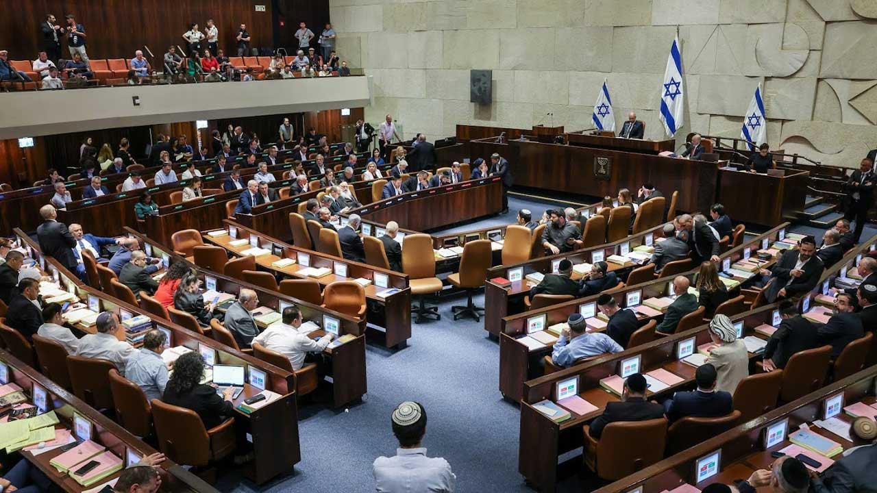 İsrail'de öfke yaratan yasa meclisten geçti