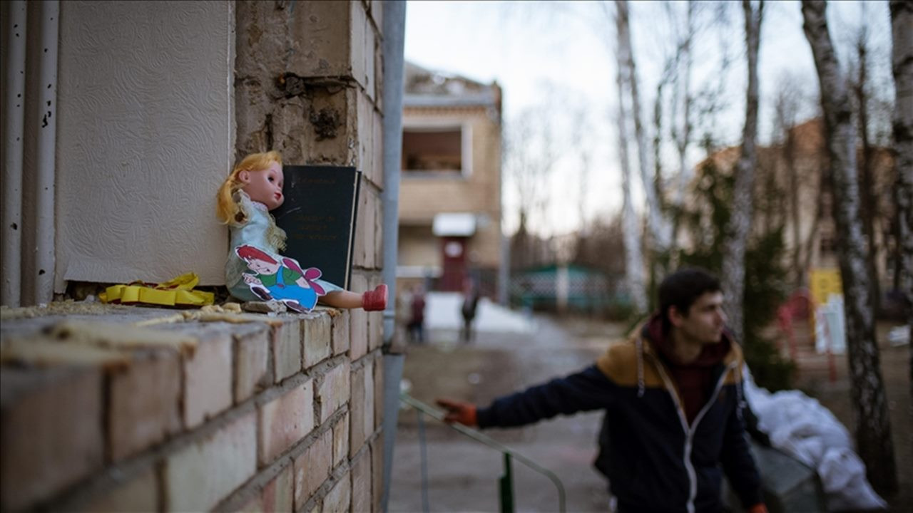 Ukrayna: Rusya'nın saldırılarında 499 çocuk öldü