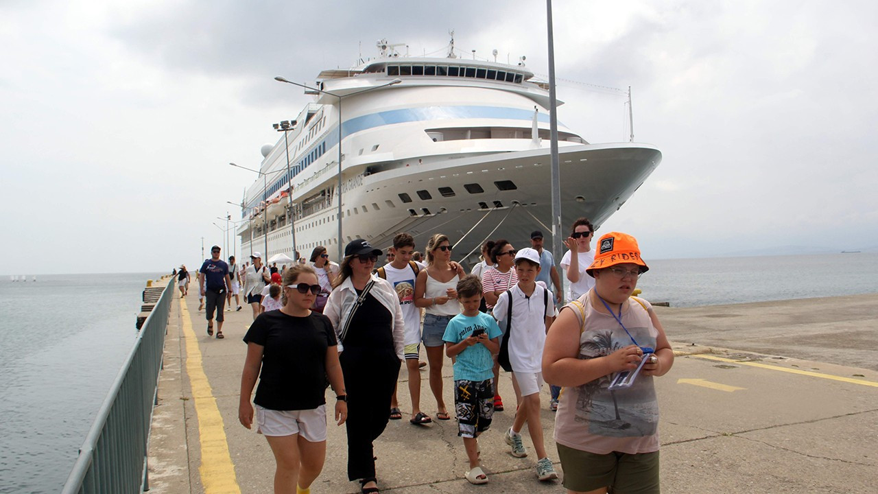 Panama bandıralı kruvaziyer Sinop'a 865 turist getirdi