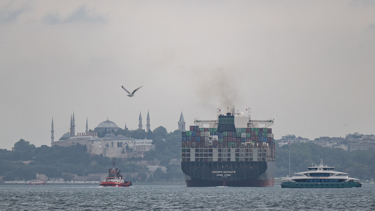 Odessa Limanı'ndan gelen yük gemisi İstanbul'da demirledi