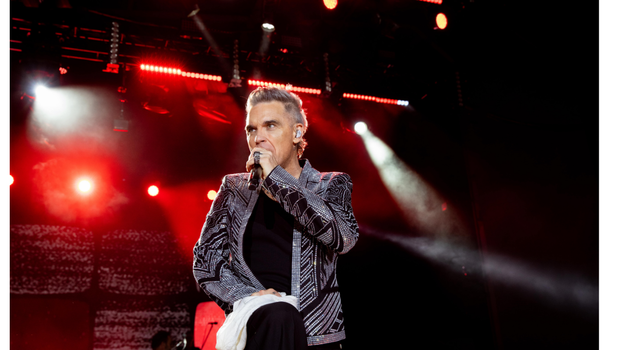 Dünyaca ünlü İngiliz şarkıcı Robbie Williams Türkiye'deki ilk konserini verdi
