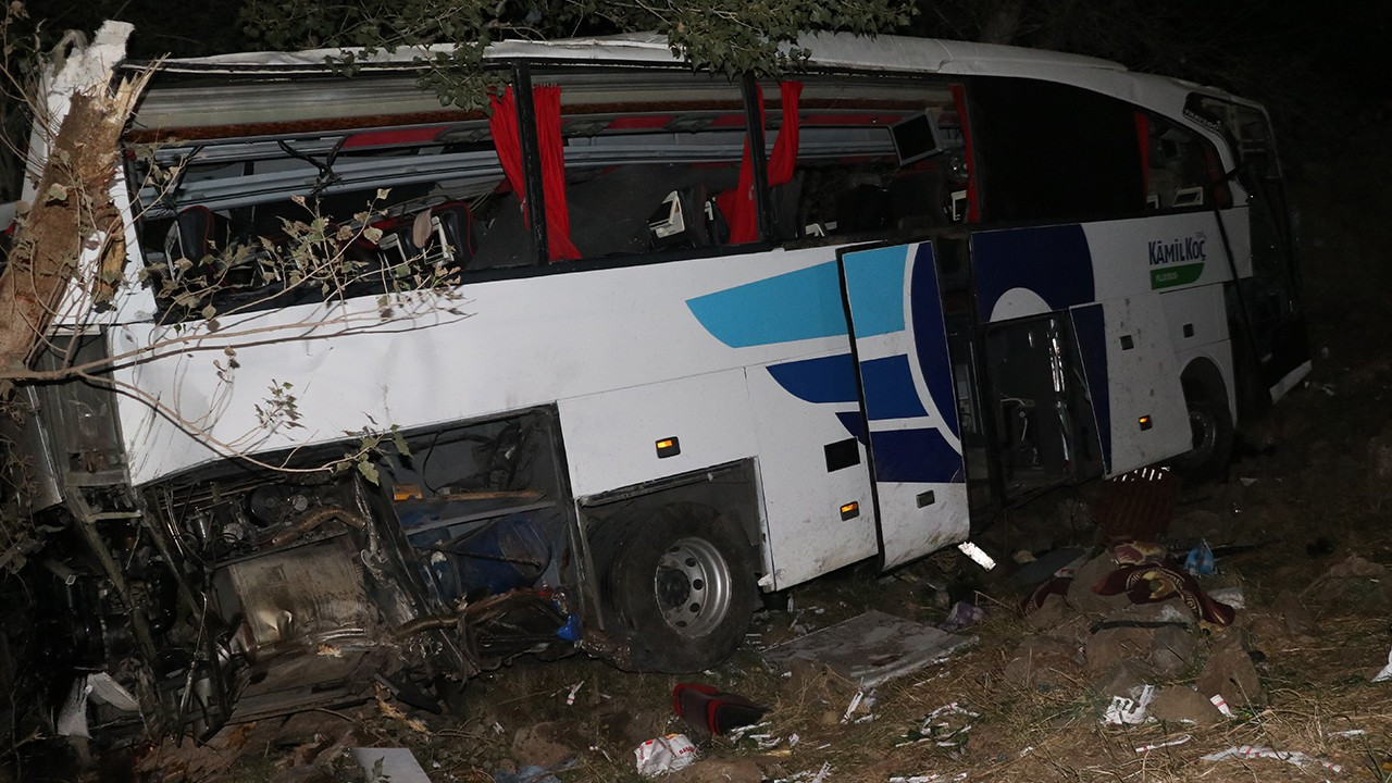 Yozgat'ta yolcu otobüsü uçuruma yuvarlandı