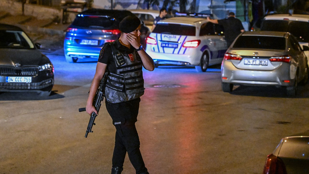 Kağıthane'de silahlı çatışma! 1 polis şehit, 1 saldırgan ölü ele geçirildi