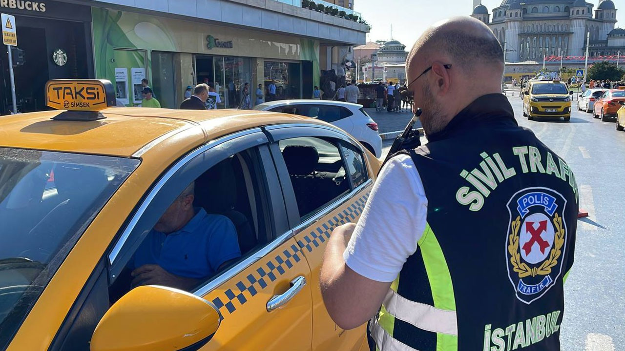 Beyoğlu'nda taksicilere yönelik denetim: 8 kişiye 436 lira ceza kesildi